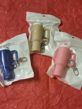 Mini Tumbler Keychain Set - Blue, Beige, Pink,they Open Up